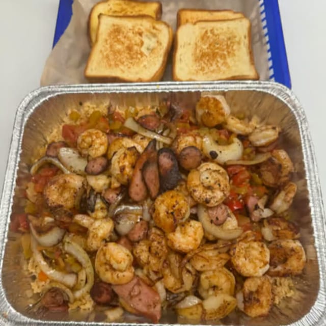 Family Style Creoles (Chicken or Shrimp) Feeds 4.